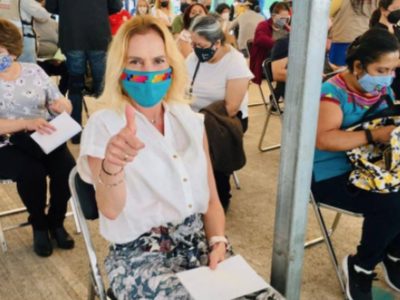 Beatriz Gutiérrez Müller se vacuna contra el covid en la colonia Roma