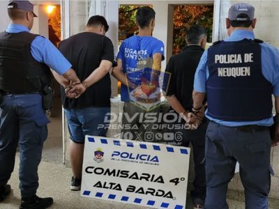 La policía de Neuquén detuvo a tres sujetos cuando intentaban robar en una vivienda