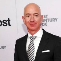 Facebook se pronuncia sobre el “hackeo” al teléfono del dueño de Amazon