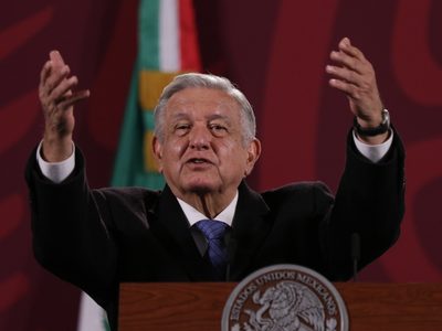 Si Pedro Castillo está de acuerdo, México le dará asilo político a él y a su familia: AMLO