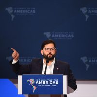 Gabriel Boric ratificó su intención de erradicar las armas tras el homicidio de un carabinero