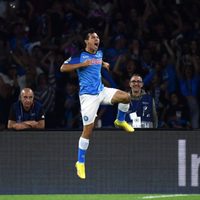 Chucky Lozano anota en la victoria de 4-2 del Napoli vs Ajax