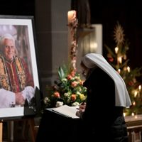 Roma se prepara para recibir a 35 mil personas para velar a Benedicto XVI y a 60 mil para su funeral