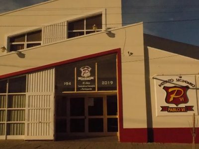 Un colegio de Neuquén exige útiles en bolsas de nylon por las amenazas en escuelas