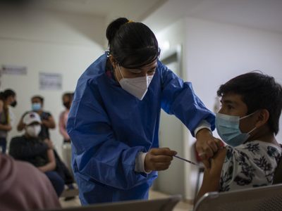Quinta ola de covid: 2 mil 961 nuevos contagios y 20 fallecimientos este lunes