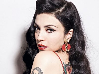 ¡El mundo a sus pies! Mon Laferte es fotografiada sin aviso y conquista todos los corazones