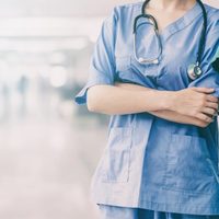 Quieren desregular la matrícula de abogados, martilleros y médicos
