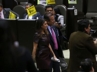 Sylvana Beltrones niega y reconoce cuenta bancaria en Andorra