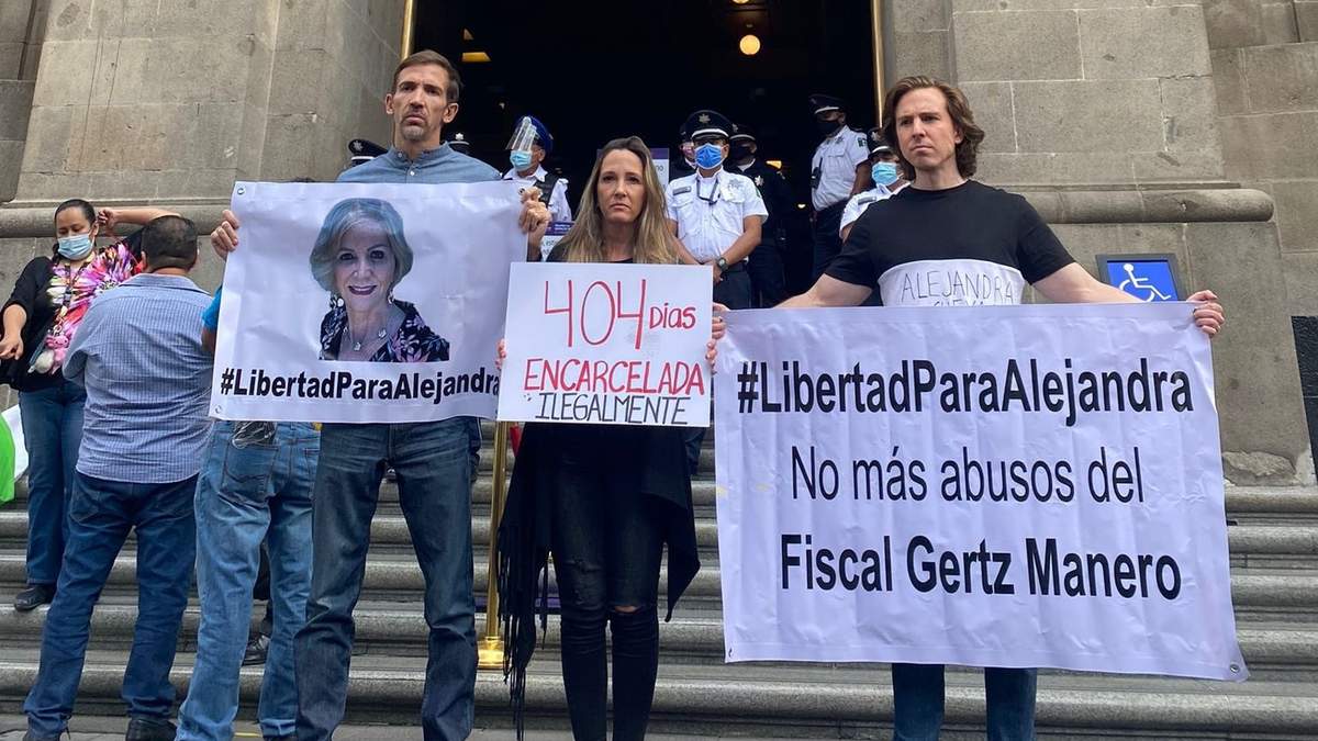 La familia de Alejandra Cuevas frente a la SCJN