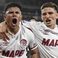 Lanús visita al "beneficiado" Universidad de Chile en la ida de semifinales