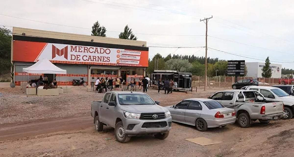La sucursal de Centenario de la cadena de carnicerías robada esta madrugada. Fuente (Centenario Digital)