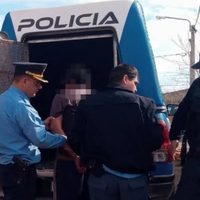 Detuvieron a un hombre que amenazó con un arma a una adolescente