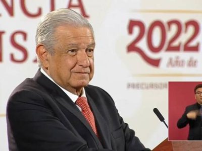 AMLO reconoce que marchas feministas fueron pacíficas; un grupo minoritario se fue contra las vallas