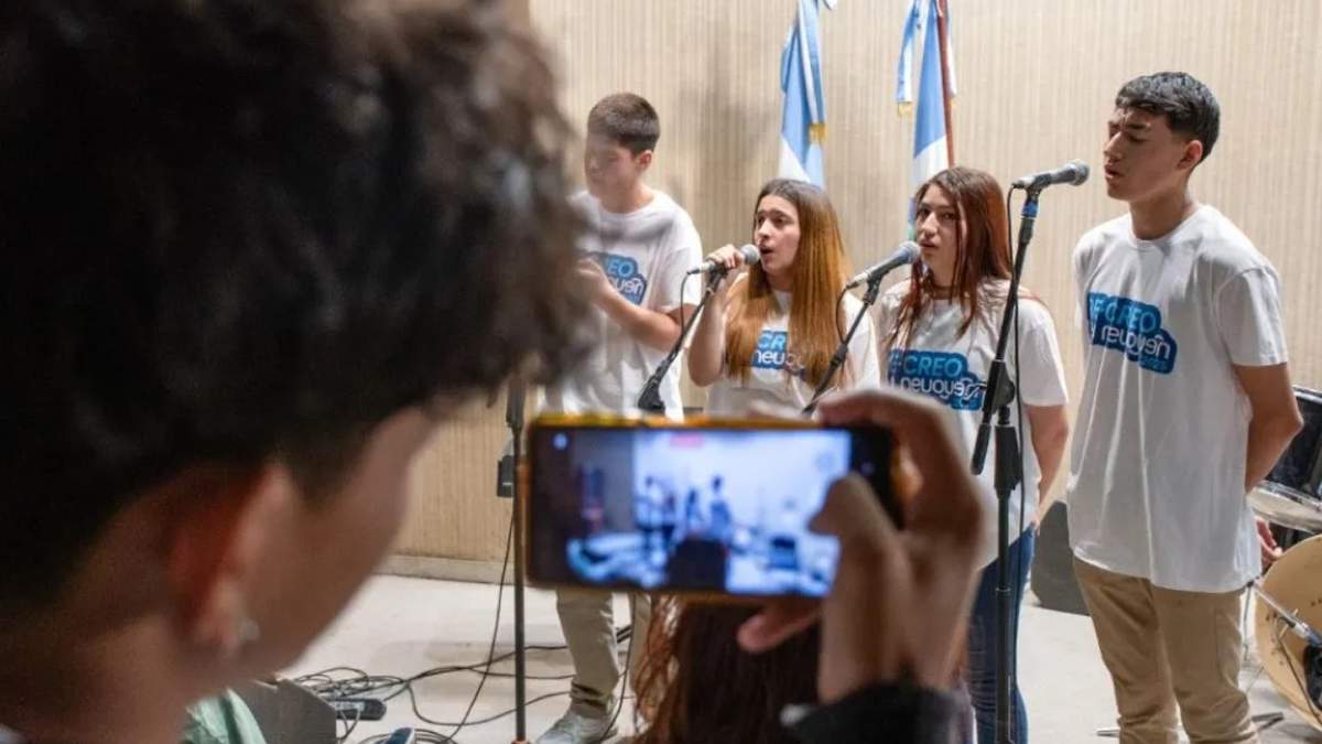 Incluyen disciplinas como música, teatro, danza, fotografía, artes visuales y letras. Fuente: (Gobierno de Neuquén)