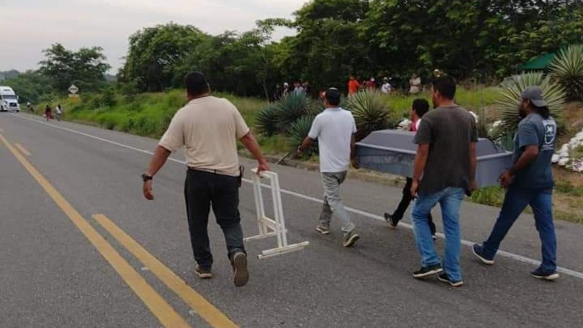 Los habitantes de San Juan Mazatlán Mixe no permitieron ni el paso de un cortejo fúnebre