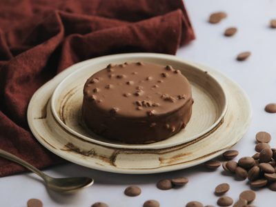 Tenés que hacerlos: alfajores helado de frutilla y chocolate, muy fáciles y espectaculares