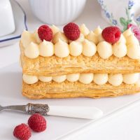 Milhojas: la receta del hojaldre más crujiente y rico, en una versión exprés, fácil y muy rendidora