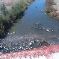 Emergencia ambiental: colapsaron las cloacas de Centenario
