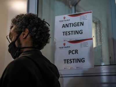 Sudáfrica enviará muestras de la variante ómicron al extranjero