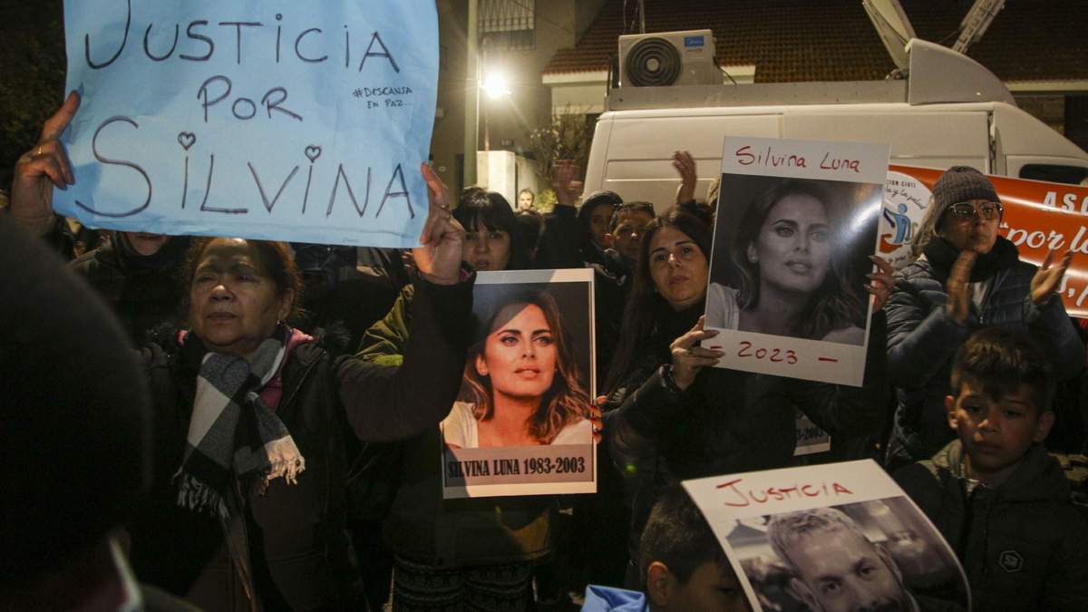 Imágenes de las marchas que se realizaron frente a la casa del médico