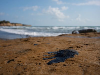 Chapopoteras y un barco son el origen del derrame en el Golfo de México, dicen autoridades