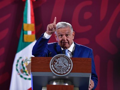 Standard & Poor's ratifica la calificación de México y mejora la perspectiva a estable: AMLO