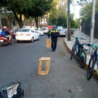 Esta es la multa por apartar lugares con cubetas en calles de CDMX