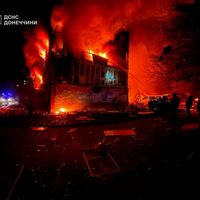 Ataques rusos dejan 20 muertos en Ucrania mientras EU reduce intercambio de inteligencia con Kiev
