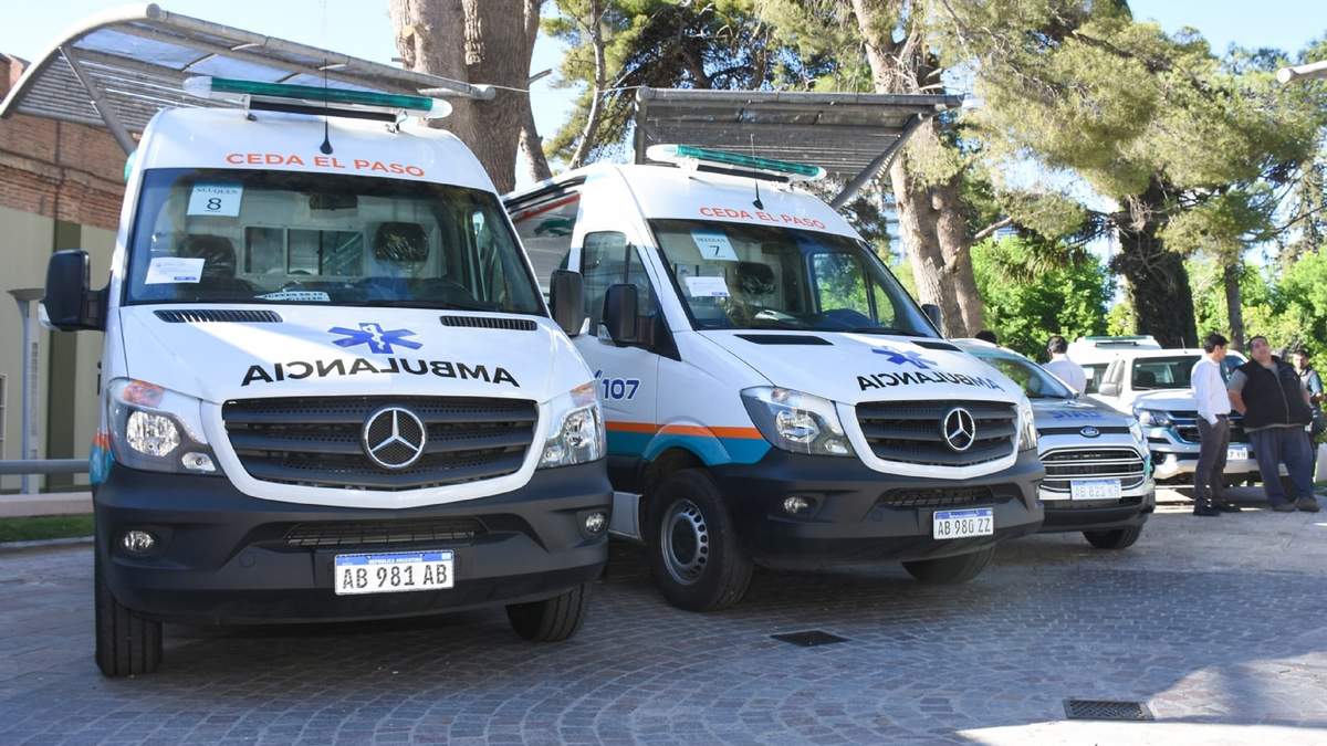 Ambulancias del hospital Castro Rendón. Fuente: (Twitter)