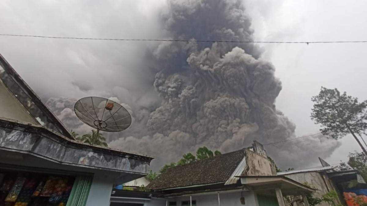 La erupción del volcán Semeru, en Indonesia