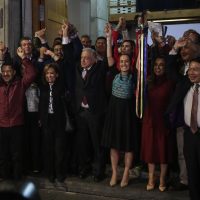 Tras recibir el bastón de mando, Sheinbaum promete “cuidar el legado” de AMLO