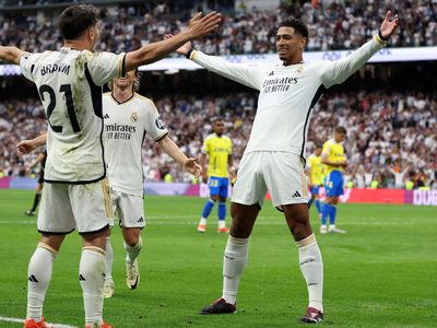 El Real Madrid gana La Liga española tras derrota del Barcelona ante el Girona