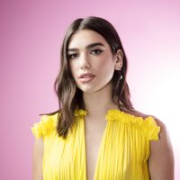 "¡Mamita!" Dua Lipa se expuso al sol en un bikinazo y dejó ver ¡a sus impresionantes amigas!