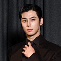 Para una importante revista: el look de oficinista de Cha Eun Woo que encantó a sus fans
