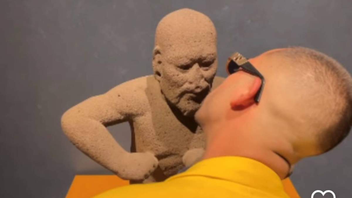 El performance de Pepx Romero en el Museo de Antropología