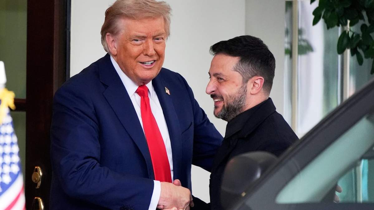 El presidente de Estados Unidos, Donald Trump, con su homólogo de Ucrania, Volodimir Zelenski