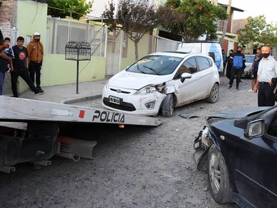 Persecución y atropello en Neuquén Capital: un policía resultó herido