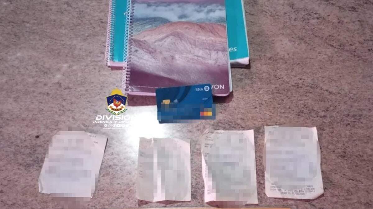 Tarjeta de débito con la que cobraba el plan social. Fuente: (Policía de Neuquén)