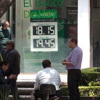 El peso repunta en cierre semanal; se vendió a 19.83 unidades por dólar