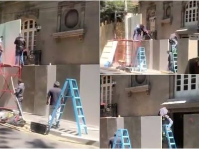 Casa de Andrés Roemer en la CDMX es cercada con muro de madera previo al #8M