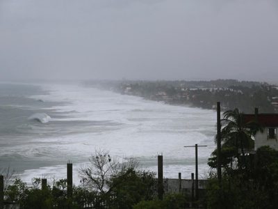 Huracán John en Oaxaca deja tres muertos, derrumbes, carreteras dañadas, puentes destruidos…
