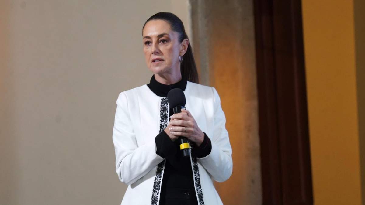 La presidenta durante la "mañanera del pueblo"
