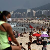 Río de Janeiro cierra el comercio en las playas y decreta toque de queda nocturno