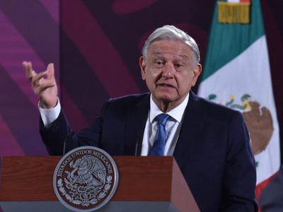 AMLO anuncia "pausa" en relación con los embajadores de EU y Canadá