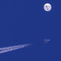 Corren rumores sobre globos y ovnis; las autoridades callan