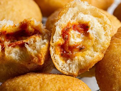 Cubitos de pizza: una forma distinta y súper exquisita para comer pizzas y picotear viendo una serie en Netflix