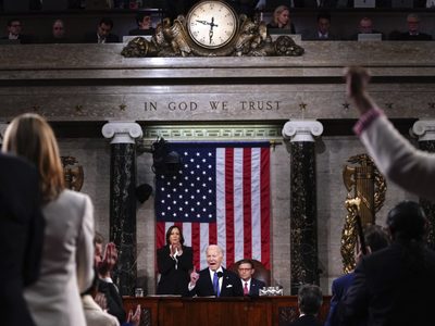 Biden dedica informe a señalar a Trump como amenaza para la democracia