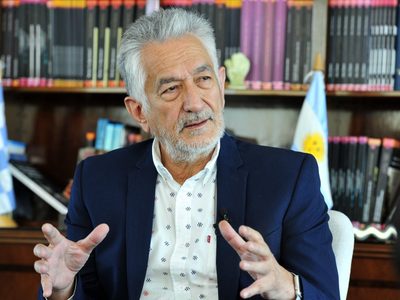 Rodriguez Saa contra los porteños: "Se creen que van en la primera clase del Titanic"