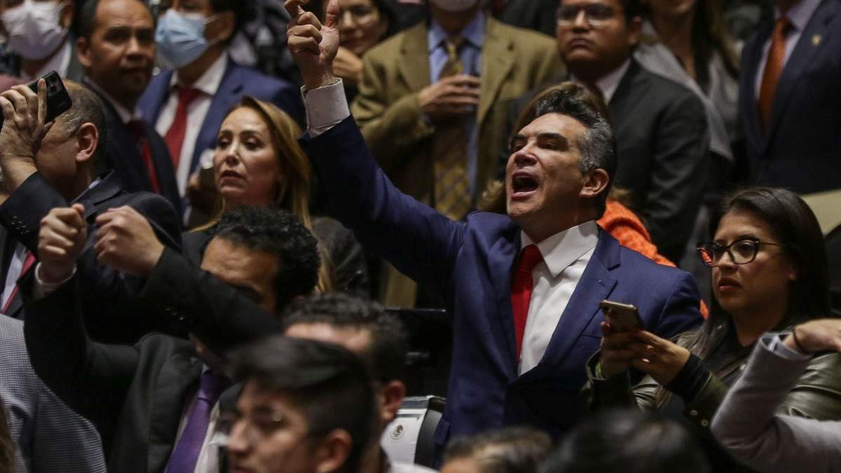 Alejandro Moreno durante la votación de la reforma electoral