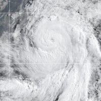 Huracán Flossie se debilita a ciclón categoría 2 frente a la costa de México